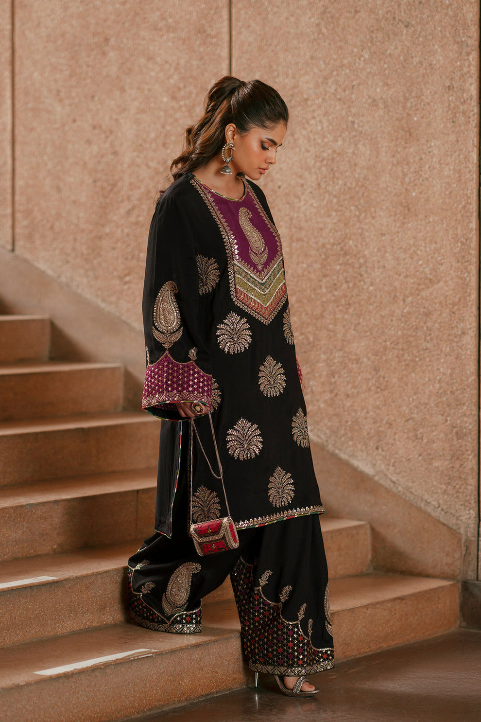 2Pc Ethnic Black with  Applic, Hit code-303