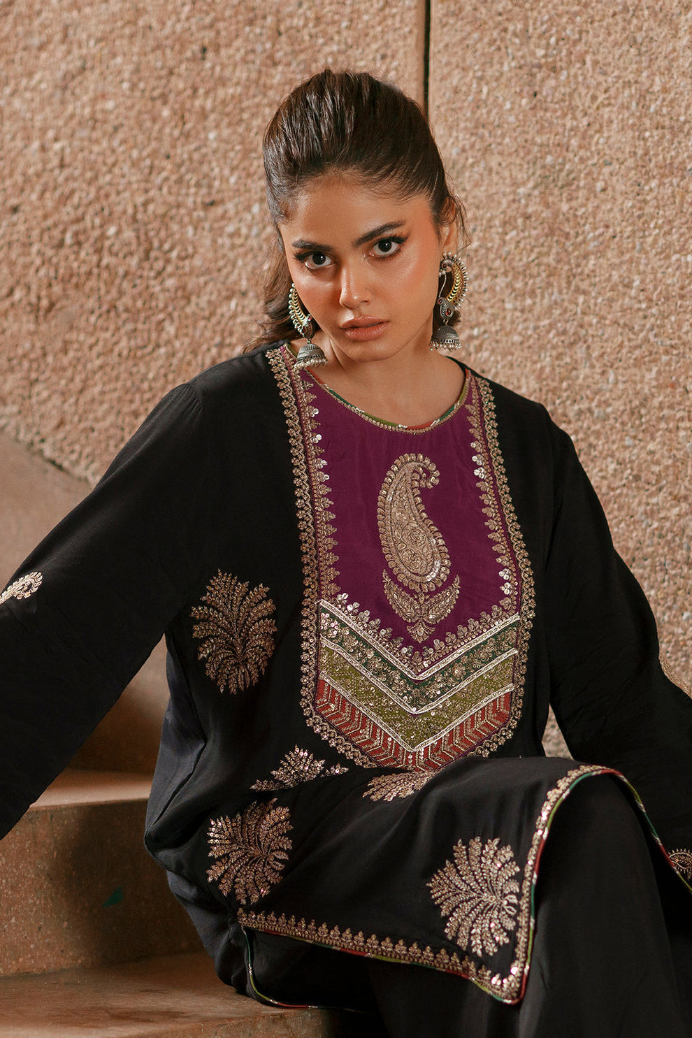 2Pc Ethnic Black with  Applic, Hit code-303