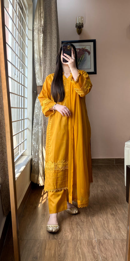 3-Piece Premium Lawn Solid Dress - 101