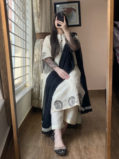 3 Piece Embroidered Lawn Stitched Dress - 119-B