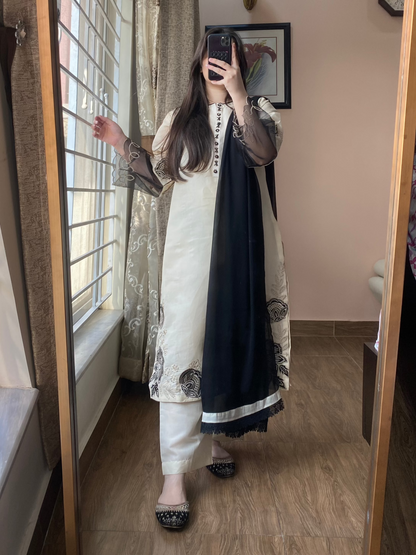 3 Piece Embroidered Lawn Stitched Dress - 119-B