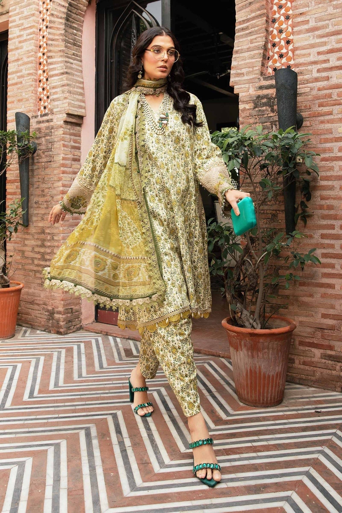 Embroidered Lawn Unstitched 3Pc Suit -MPT-2007-A - Noor e Libaas