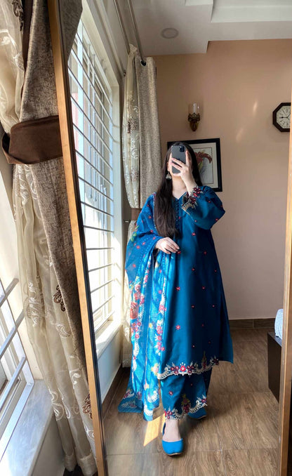 3 Piece Embroidered Lawn Stitched Dress - 116